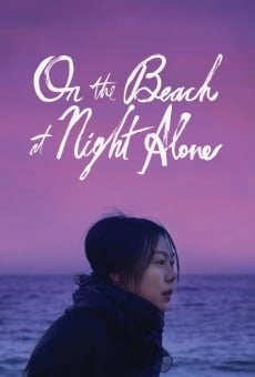 Seule sur la plage la nuit