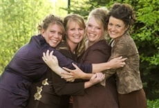 Escena de 4 esposas, 1 marido