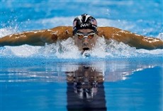Escena de Academia de tiburones con Michael Phelps