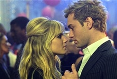 Escena de Alfie: el seductor irresistible