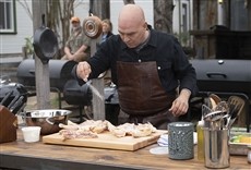 Escena de BBQ Brawl: Flay v. Symon