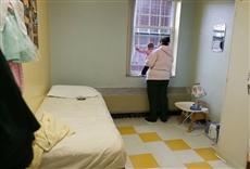 Escena de Bebés tras las rejas