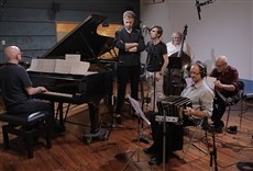 Escena de Breaking Music