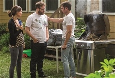 Escena de Buenos vecinos 2