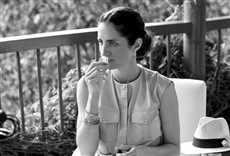 Escena de Carolina Herrera de Baéz: Un viaje por los sentido