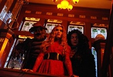 Escena de Skylar contra el monstruo