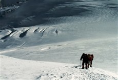 Escena de Dhaulagiri, ascenso a la montaña blanca