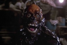 Escena de El regreso de los muertos vivos