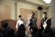 Escena de Canción de Nápoles