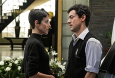 Escena de Elvira, te daría mi vida pero la estoy usando