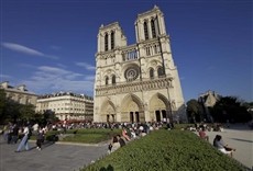 Serie En el corazón de Notre-Dame