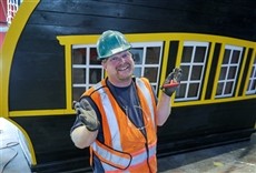 Escena de Genios constructores