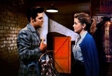 Escena de God Is the Bigger Elvis