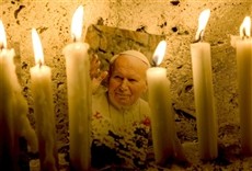 Escena de Juan Pablo II y el milagro de Costa Rica