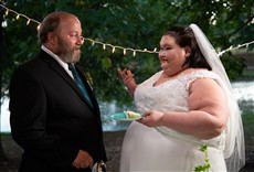 Escena de Kilos mortales: las hermanas Slaton