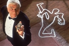 Escena de La pistola desnuda 2 y 1/2