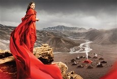 Escena de La tienda roja