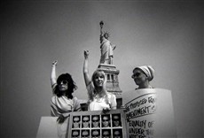 Escena de Libertad: madre de los exiliados