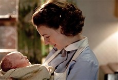 Escena de Llamen a la partera