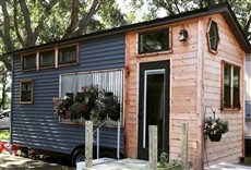 Escena de Los caza minihogares