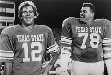 Escena de Un héroe en la universidad