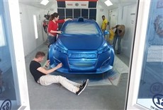 Escena de Maestros del motor