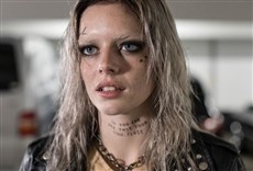 Escena de Guns Akimbo