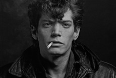 Escena de Mapplethorpe: Look at the Pictures