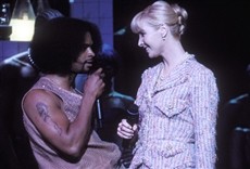 Escena de Marci X: Desde lo alto al bajo fondo