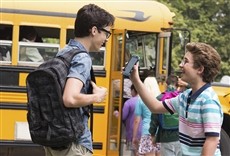 Escena de Mark y Russell en un viaje sin licencia