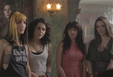 Escena de Más negro que la noche