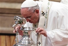 Escena de Misa Crismal con el Papa Francisco
