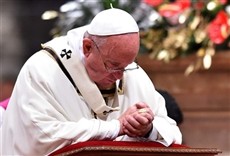 Escena de Misa del gallo desde Tierra Santa