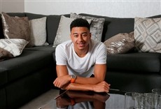 Escena de MTV Cribs: futbolistas en casa