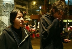 Escena de No robarás... (a menos que sea necesario)