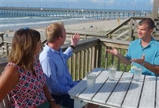 Escena de Nuestro hogar frente al mar