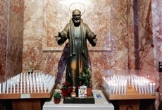 Escena de Padre Pío - La Costa Rica peregrina