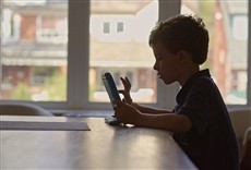 Escena de Pantallas adictivas