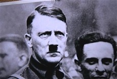 Escena de Persiguiendo a Hitler