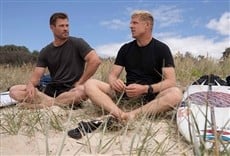 Escena de Playa de tiburones con Chris Hemsworth