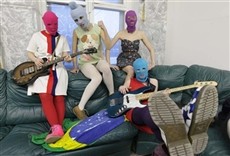 Escena de Pussy Riot, una plegaria punk