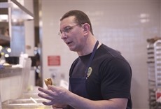Escena de Rescates culinarios con Robert Irvine
