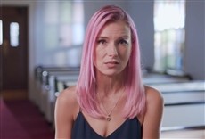 Escena de Revista People investiga: Cultos