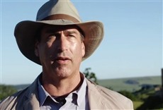 Escena de Rob Riggle: Global Investigator