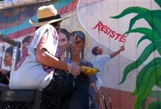 Escena de Descubriendo a los donantes: ¿Hablamos de dinero?