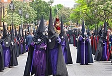 Escena de Semana Santa en Sevilla