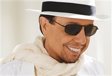 Escena de Sérgio Mendes en El tono de la alegría