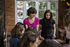 Escena de Susurro y altavoz