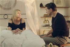 Escena de Una extraña entre nosotros