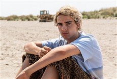 Escena de We Are Who We Are